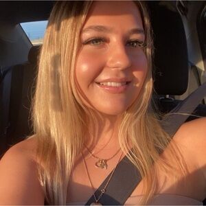 Meet your Posher, Chloe